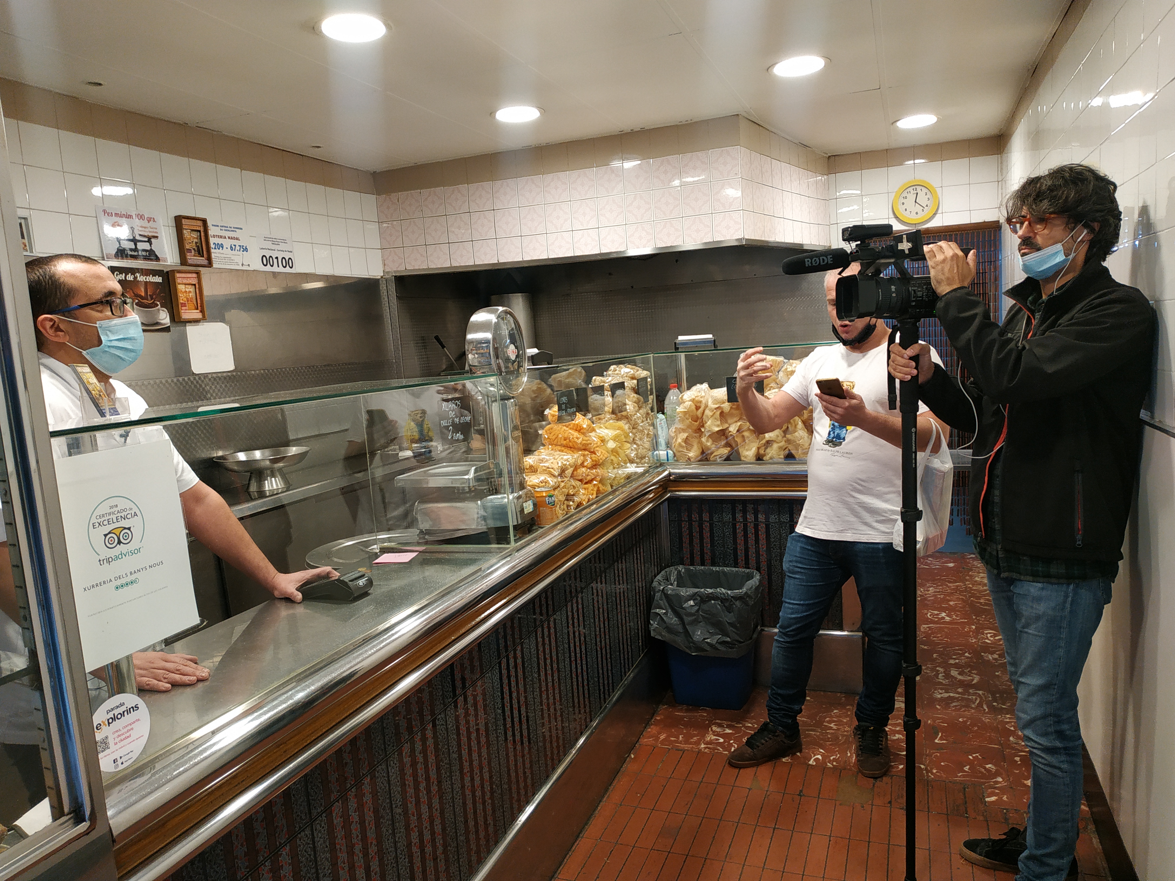 melon productions rodando en la churreria de la calle baños nuevos de barcelona para el canal de barcelona noticias