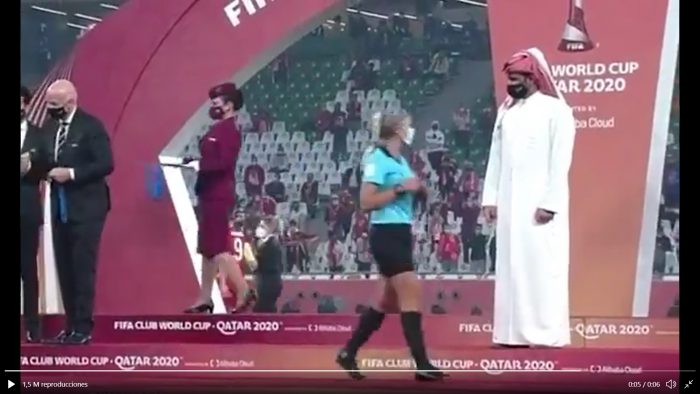 jeque catari niega el saludo a arbitra barcelona noticias