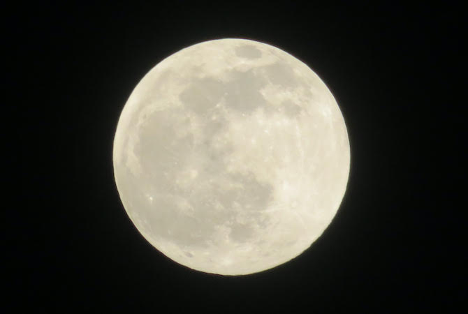 luna-llena-azul-reina-del-cielo-barcelona-noticias