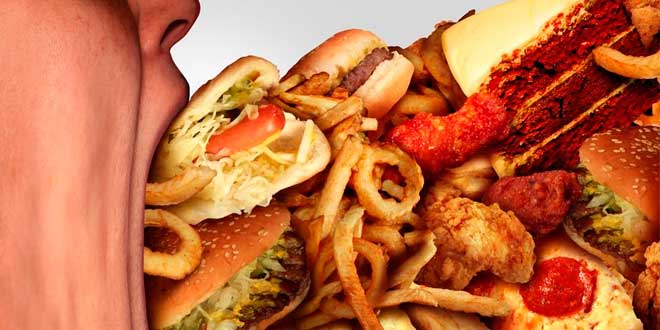 obeso-comiendo-comida-basura-barcelona-noticias
