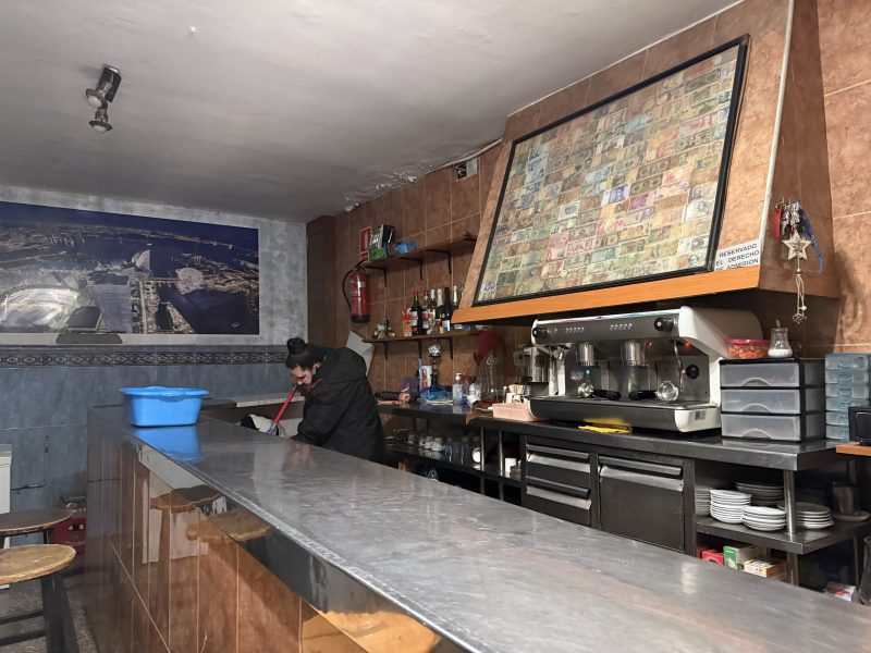 bar-las-marinas-recogiendo-barcelona-noticias