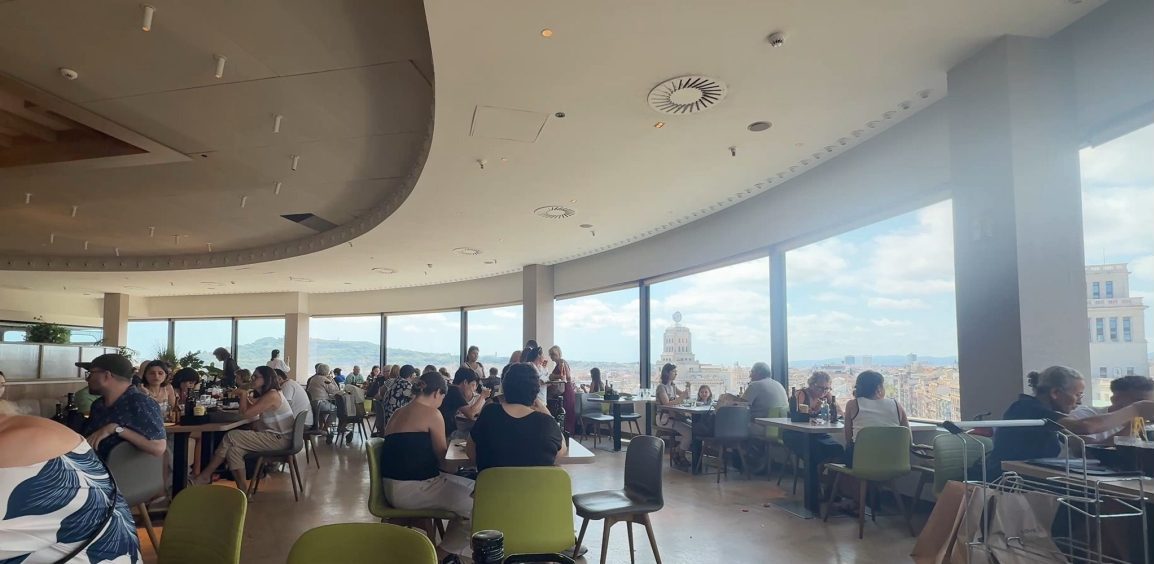 refugi-climatic-el-corte-ingles-barcelona-noticias